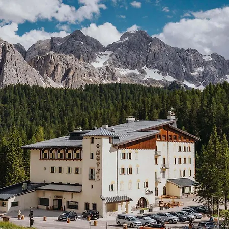 B&B Hotel Passo Tre Croci Cortina-2